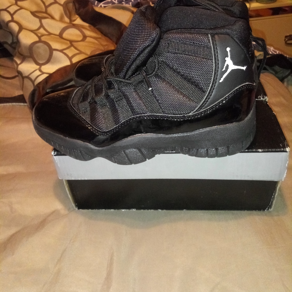 AIR JORDAN BLACKOUTS - Picture 3 of 7